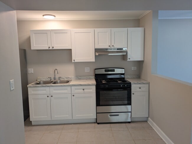 Building Photo - 16H Fernwood Dr