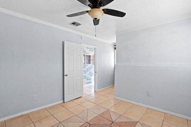 Building Photo - 1260 Las Pompas Rd