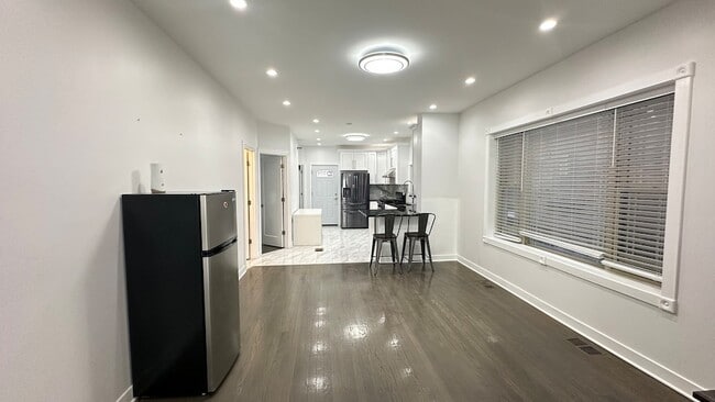 Building Photo - 5716 N Campbell Ave