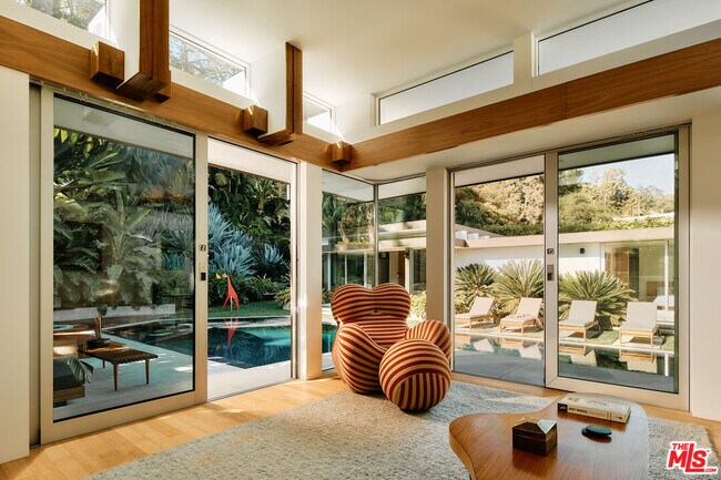 Building Photo - 1061 Loma Vista Dr