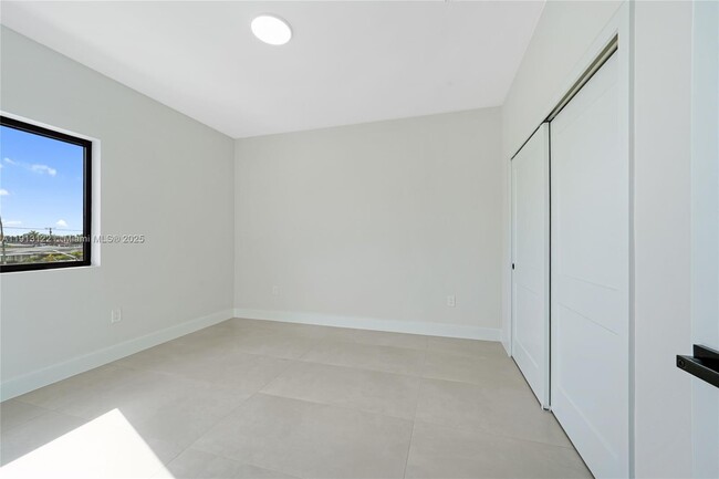 Building Photo - 4307 E 8th Ct