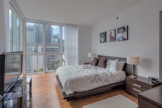 Building Photo - 950 Brickell Bay Dr