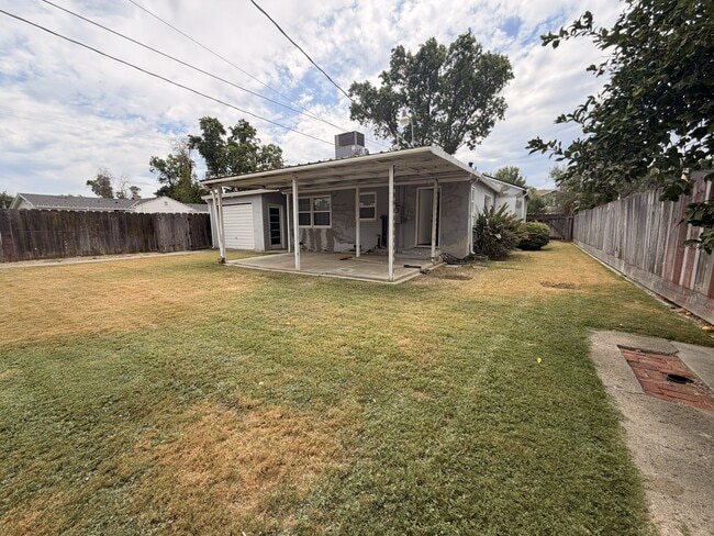 Building Photo - 623 N 3rd St