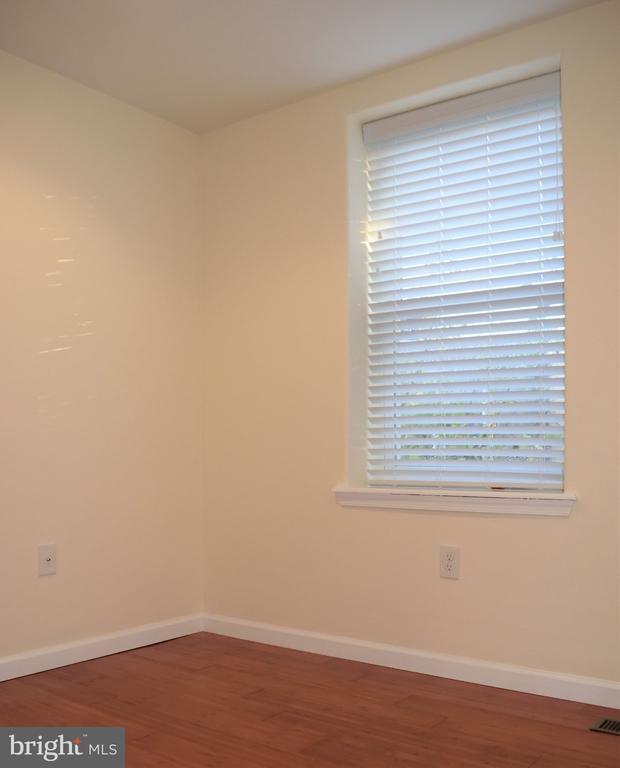 Building Photo - 2132 Sigel St