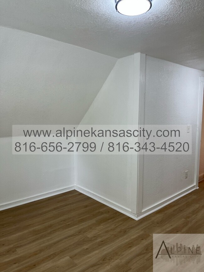 Building Photo - HUGE 3 Story Remodel!