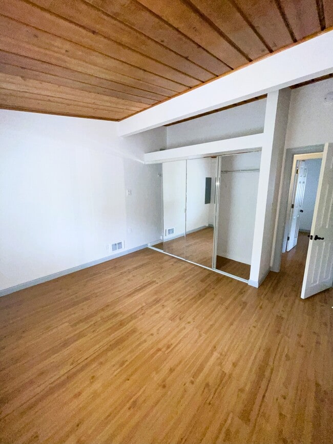 Building Photo - 3070 NW Paul Benjamin Rd