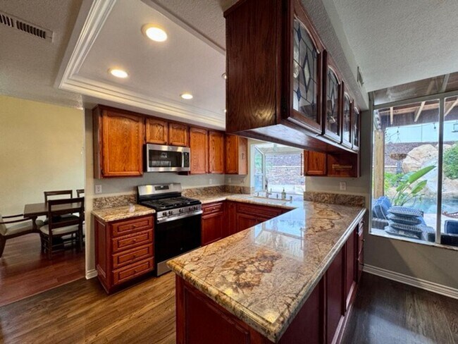Building Photo - 5 bedroom South Temecula home with a Pool ...