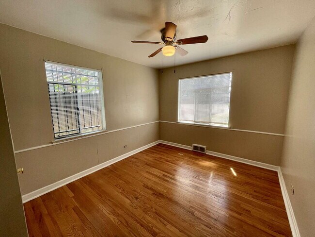 Building Photo - 3 Bed 1 Bath Ranch in North Park Hill! (Available Immediately)
