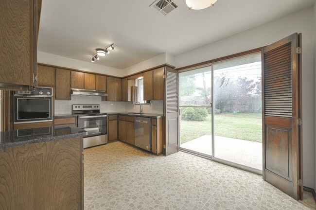 Building Photo - 1401 SW 60th St