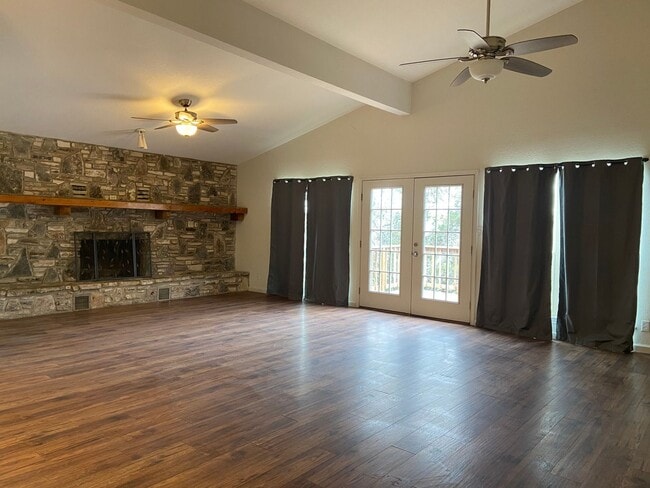 Building Photo - Newly Remodeled