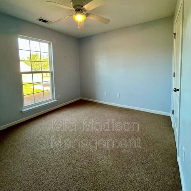 Building Photo - 275 Abigail Cir
