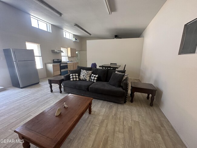 Building Photo - 4640 La Luz Ave