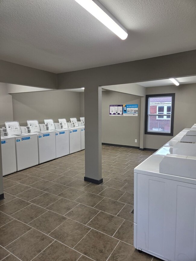 Building Photo - Central Park Apartments