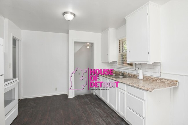 Building Photo - 3 BEDROOM | 1 BATH | FREE PRE SCREEN | SEC...