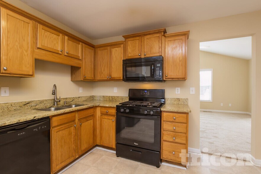 Building Photo - 6355 Queensdale Dr