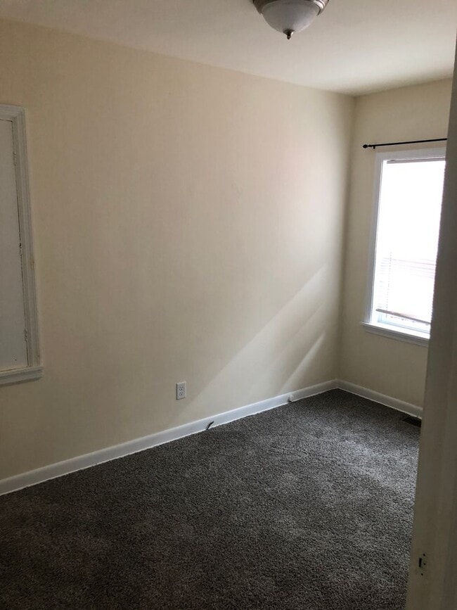 Building Photo - Charming 3-Bedroom Home Near Kenosha Dream...