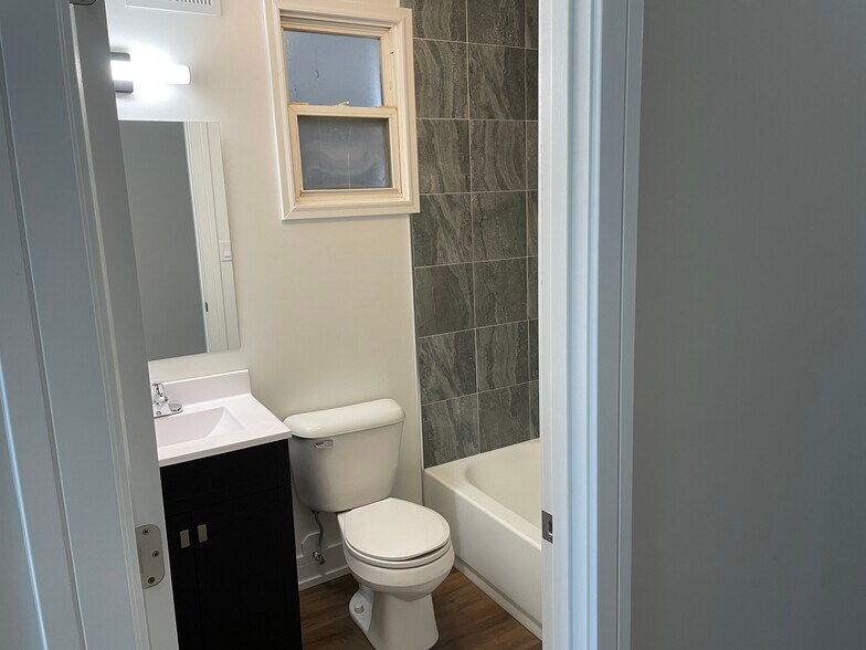 Building Photo - 4407 S Wallace St