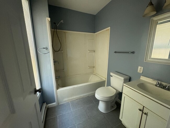 Building Photo - 120 N Main St