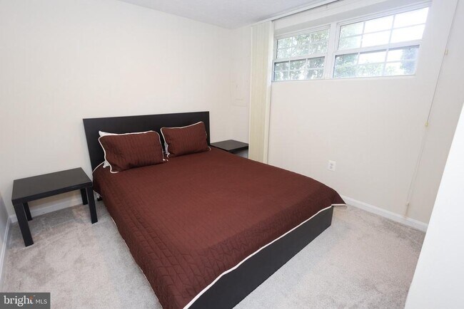 Building Photo - 1424 Falcon Nest Ct