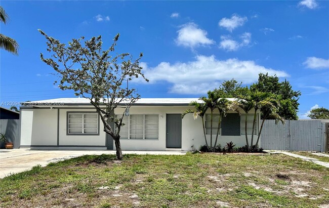 Building Photo - 2600 NE 8th Ave