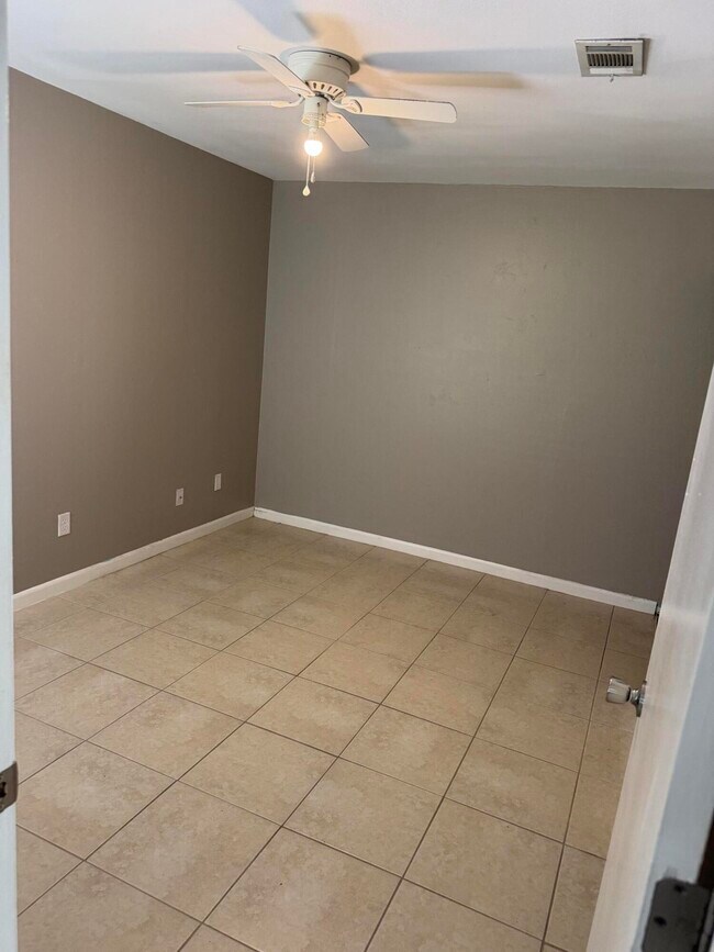 Building Photo - 1456 SE Rivergreen Cir