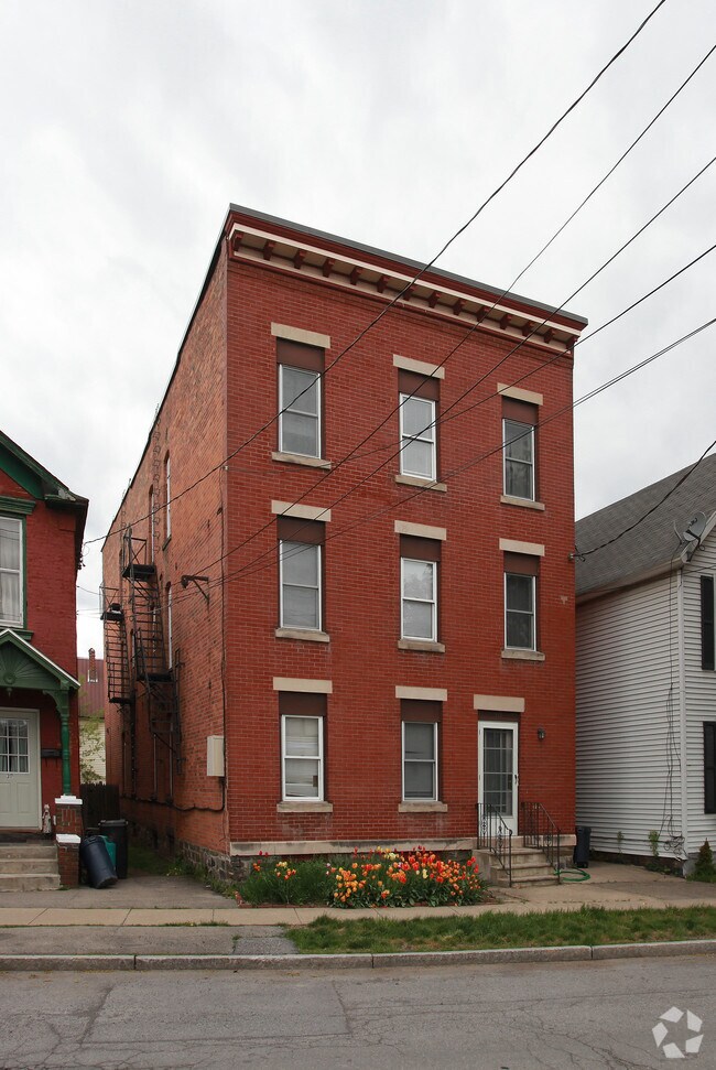 Primary Photo - 319 Front St