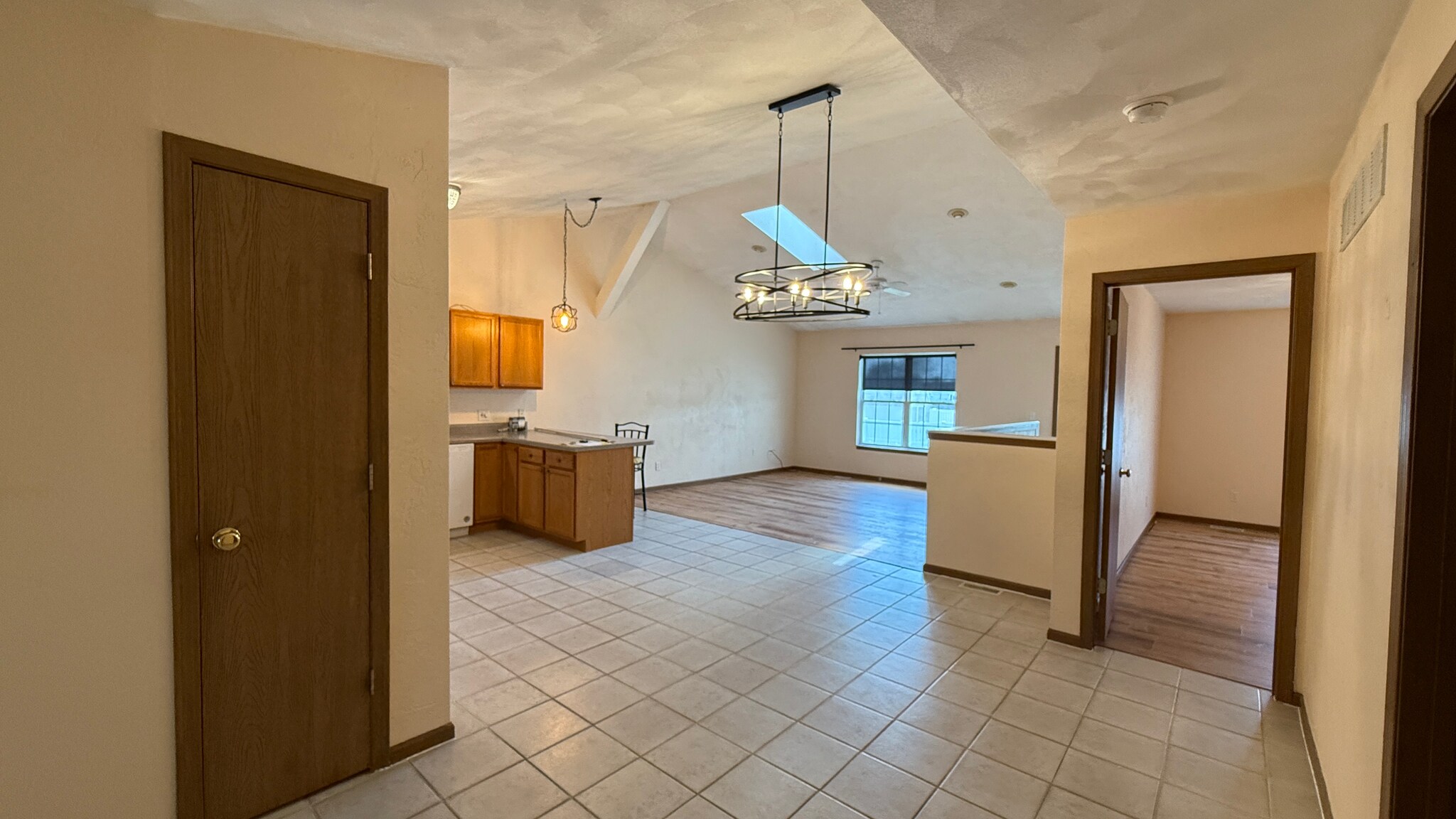 Building Photo - 213 Mueller Ln