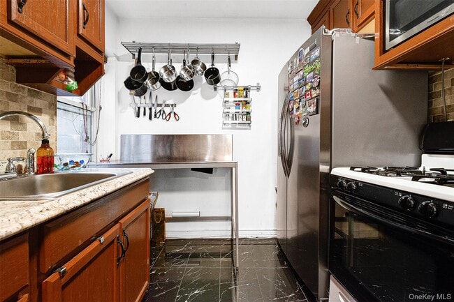 Building Photo - 102-55 67th Dr