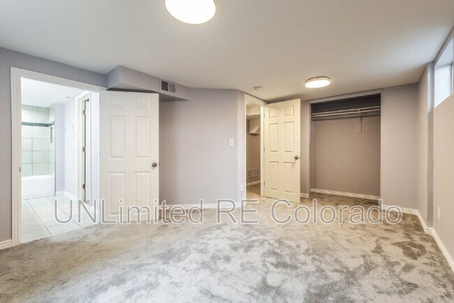 Building Photo - 6646 S Kit Carson St