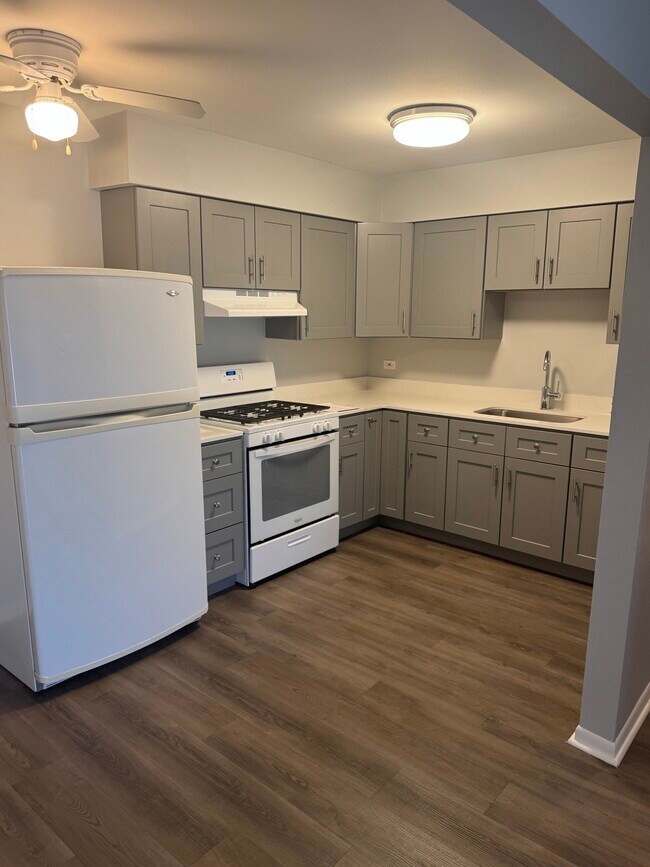 Building Photo - Lincolnshire Apartments