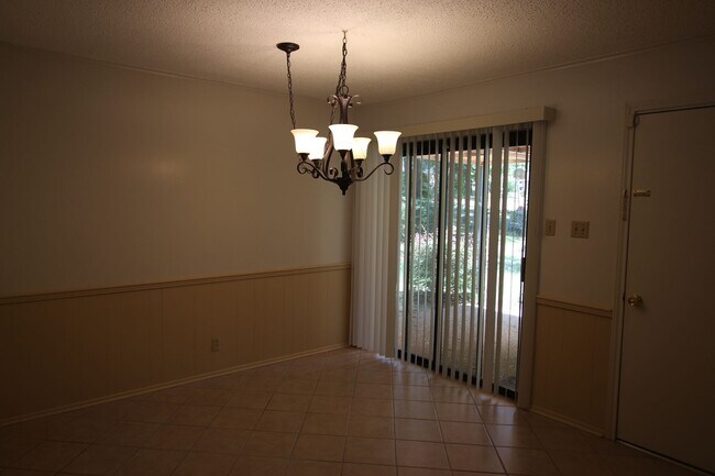 Building Photo - 1536 Crockett Dr