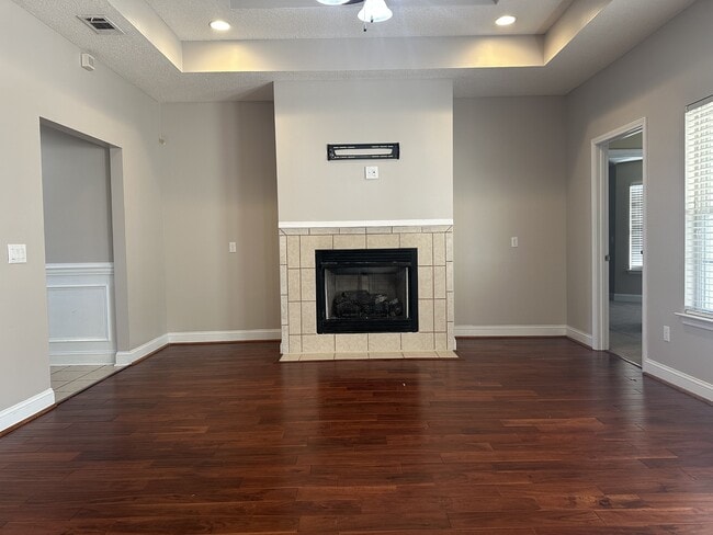 Building Photo - 59 Forest St NE