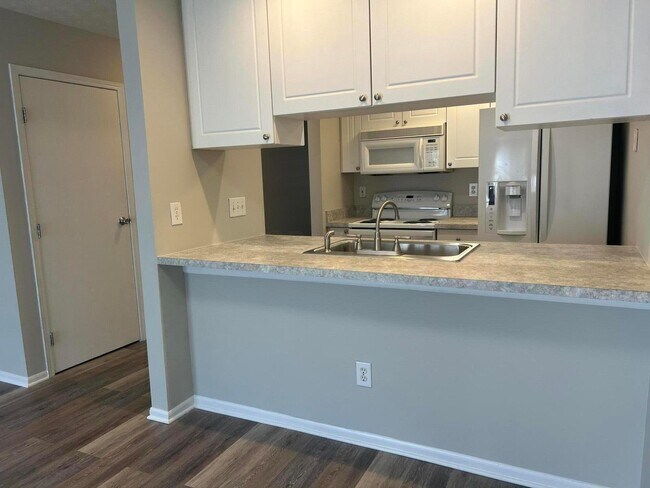 Building Photo - 6820 Axtel Dr