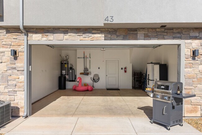 Building Photo - 350 W Old Hwy