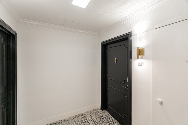 Building Photo - 2701 Westheimer Rd