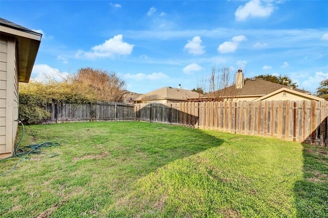 Building Photo - 356 Housefinch Loop