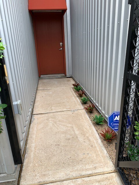 Building Photo - 807 Robin St