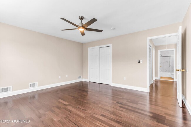 Building Photo - 922 Quincy Dr