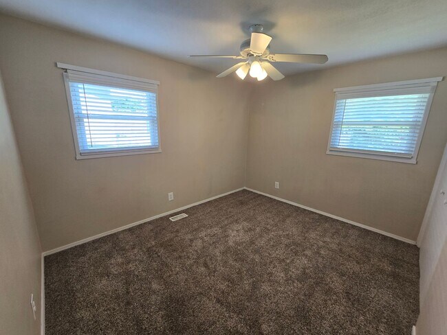 Building Photo - YOU CAN STOP YOUR SEARCH! Jeffersontown / Jtown Rental with 3 Bedrooms, 1 Full Baths, Ranch, 1 Ca...