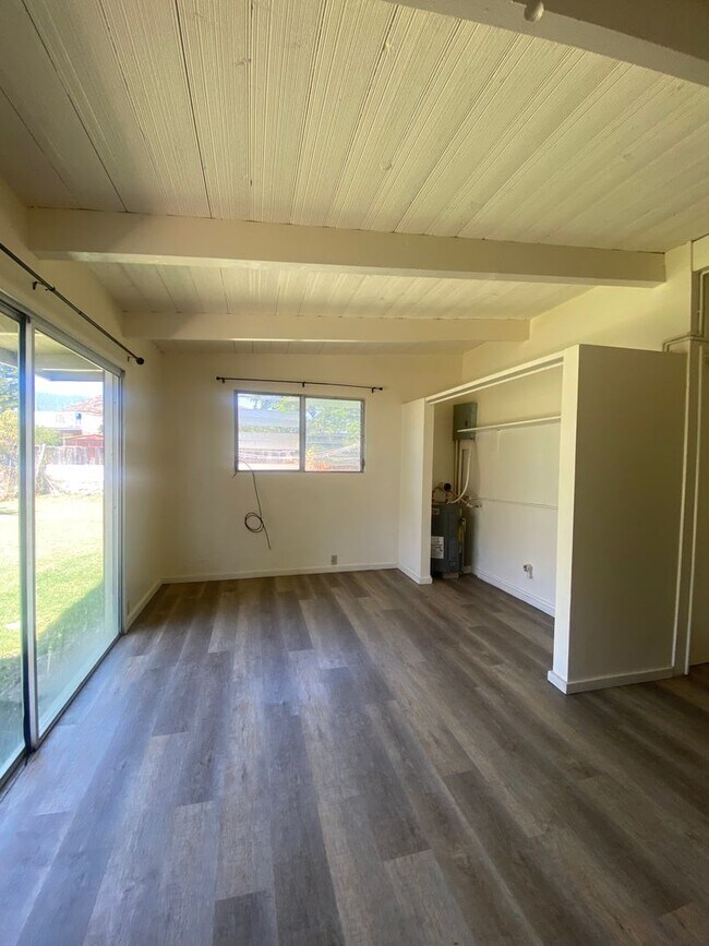 Building Photo - Single Family