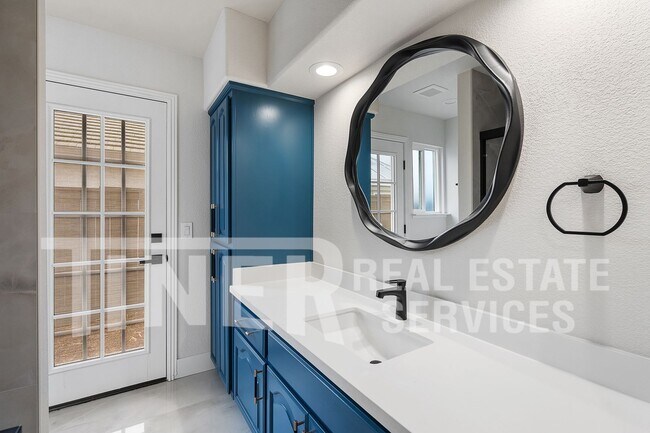 Building Photo - 5250 Fenton Way