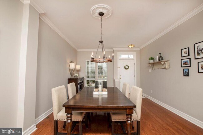 Building Photo - 1811 Adams Way