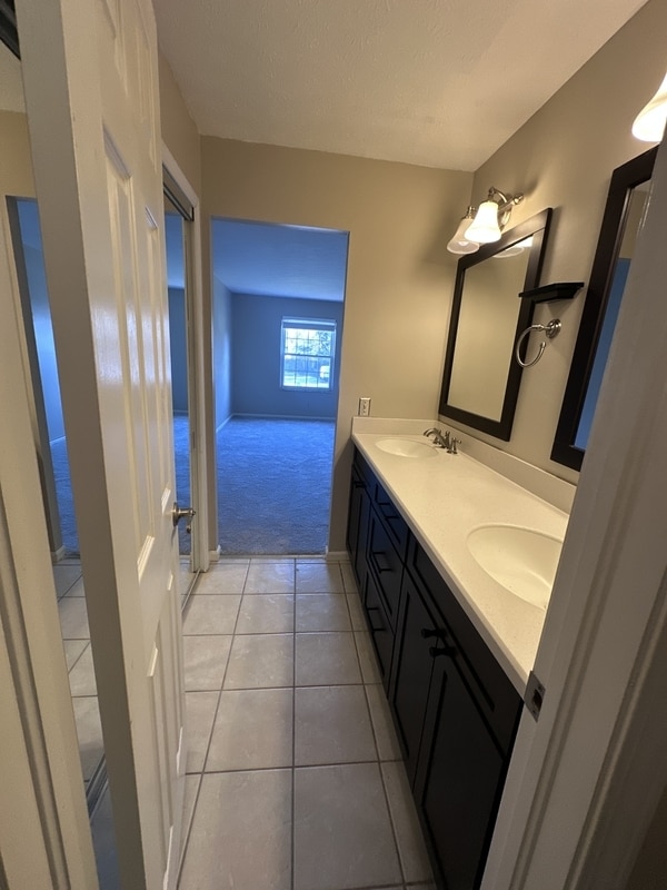 Building Photo - 1155 Charter Oak Ln