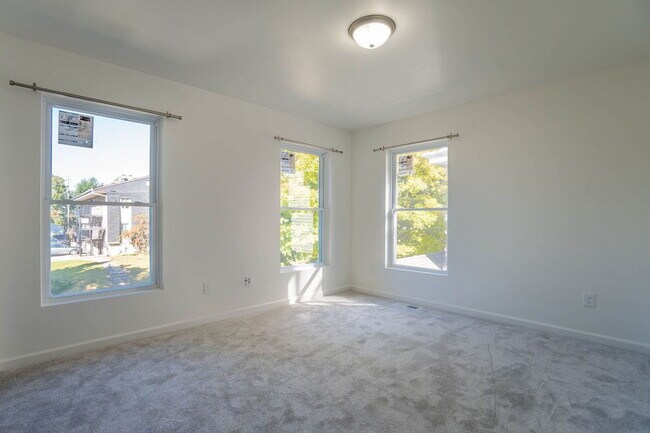 Building Photo - 373 E 13th Ave