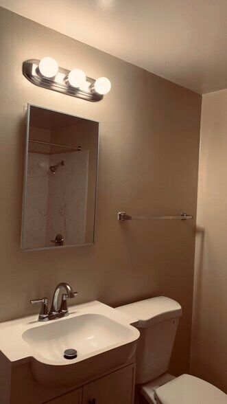 Building Photo - 2047 20th Ave