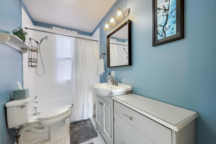 Building Photo - 3039 S Bannock St