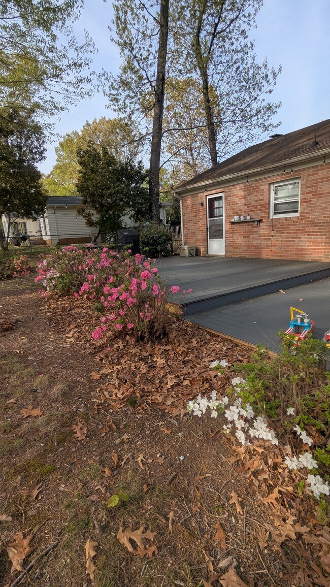 Building Photo - 2343 Penrose Dr