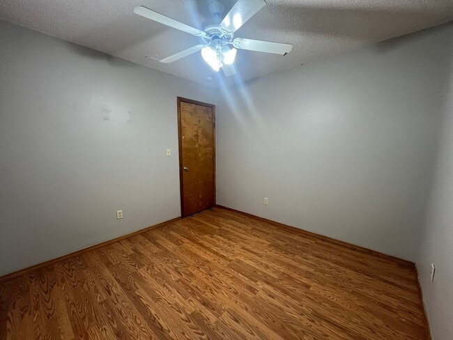 Building Photo - 1001 E Scott St