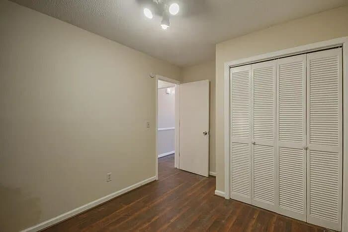 Building Photo - 105 Fallsbury Rd