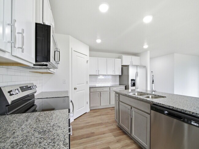 Building Photo - 784 Hoffman Hills Blvd